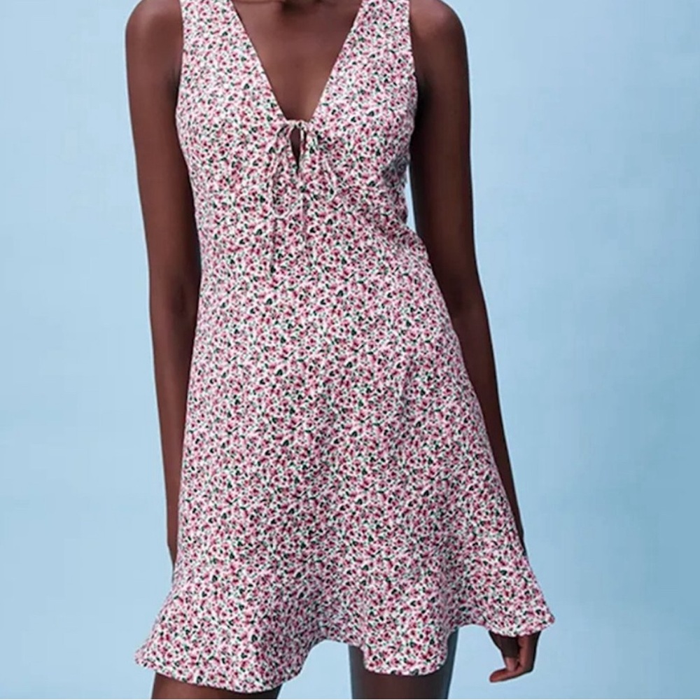 Zara Summer Mini Dress Sleeveless tie front Size Medium Roses Flirty
